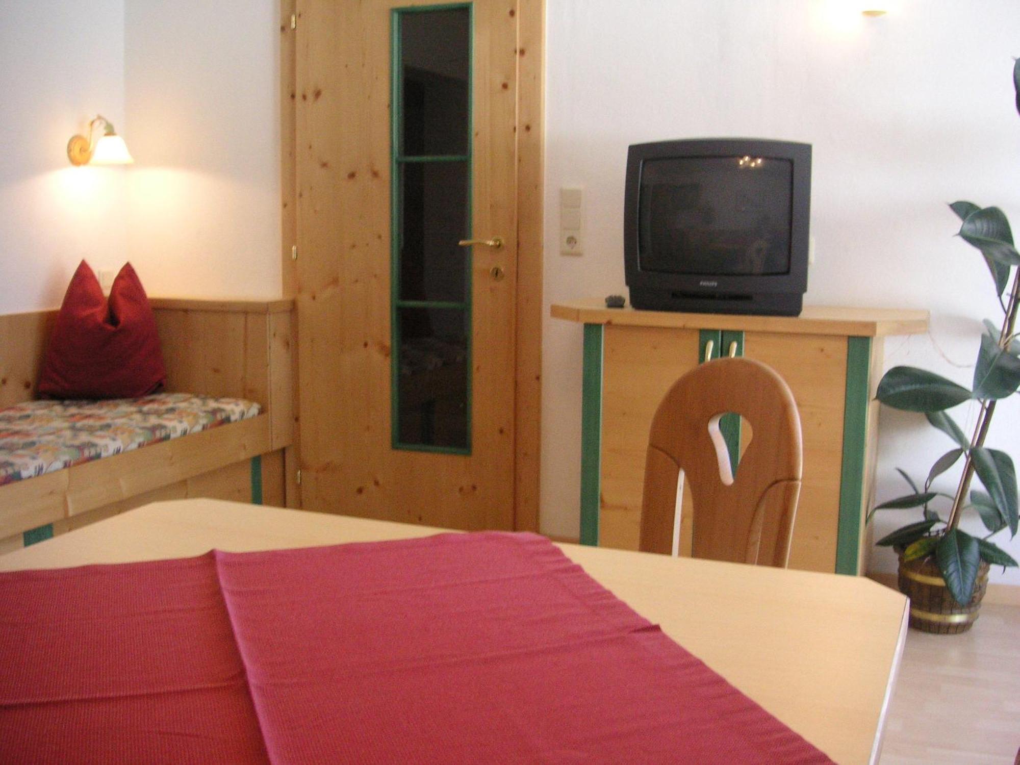 Gaestehaus Manuela - Familie Rantner Seefeld in Tirol Rom bilde